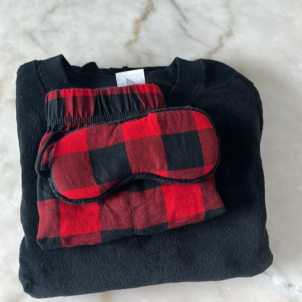 Wondershop Black and Red Plaid Pajama Set with Eye Mask - Picture 12 of 14